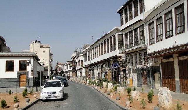 منازل دمشق وريفها «تشتعل».. افتراش الأرصفة والاستئجار «على العضم» والسكن المشترك