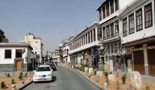 منازل دمشق وريفها &laquo;تشتعل&raquo;.. افتراش الأرصفة والاستئجار &laquo;على العضم&raquo; والسكن المشترك