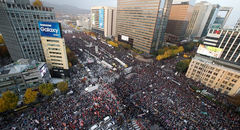 تظاهرة ضخمة للمطالبة بإقالة رئيسة كوريا الجنوبية