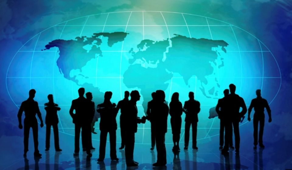 على ضفاف فيلم «اقطع الاتصال كي تتصل»... غربة تكنولوجيا الاتصالات الحديثة.. ووحشة الزمن «الفيسبوكي»