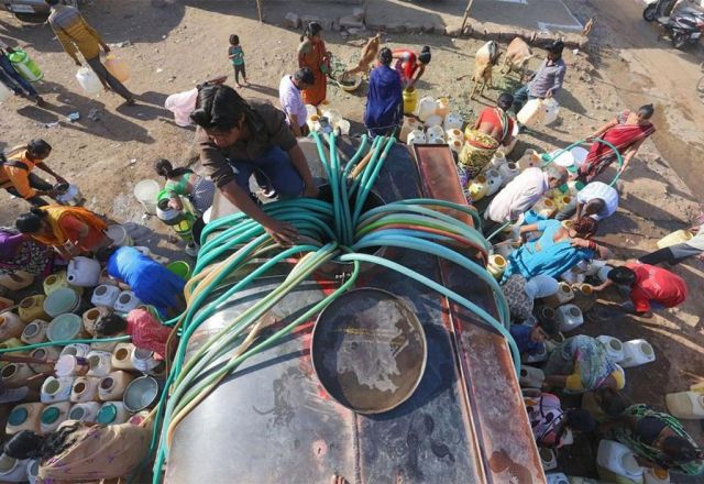 «غربلة البشر»...  الدفع مقابل الماء