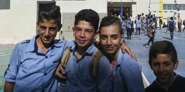 وزارة التربية.. تربية النحل والأفكار البهلوانية