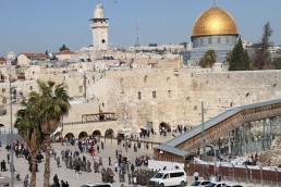 مستوطنون يقتحمون المسجد الأقصى