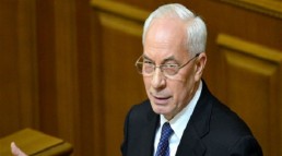 أزاروف: تدهور العلاقات مع روسيا سيهدد بانهيار الاقتصاد الأوكراني