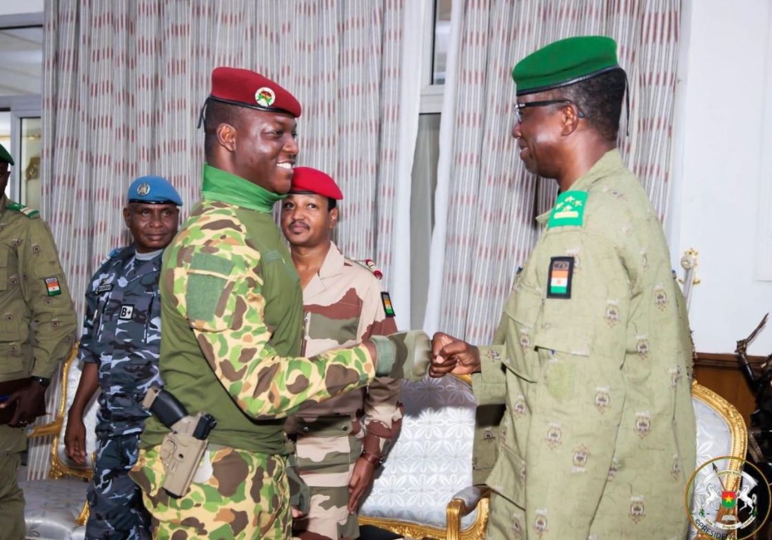 النيجر ومالي وبوركينا فاسو تتفق على صدّ عدوان محتمل من قوات &quot;إكواس&quot;