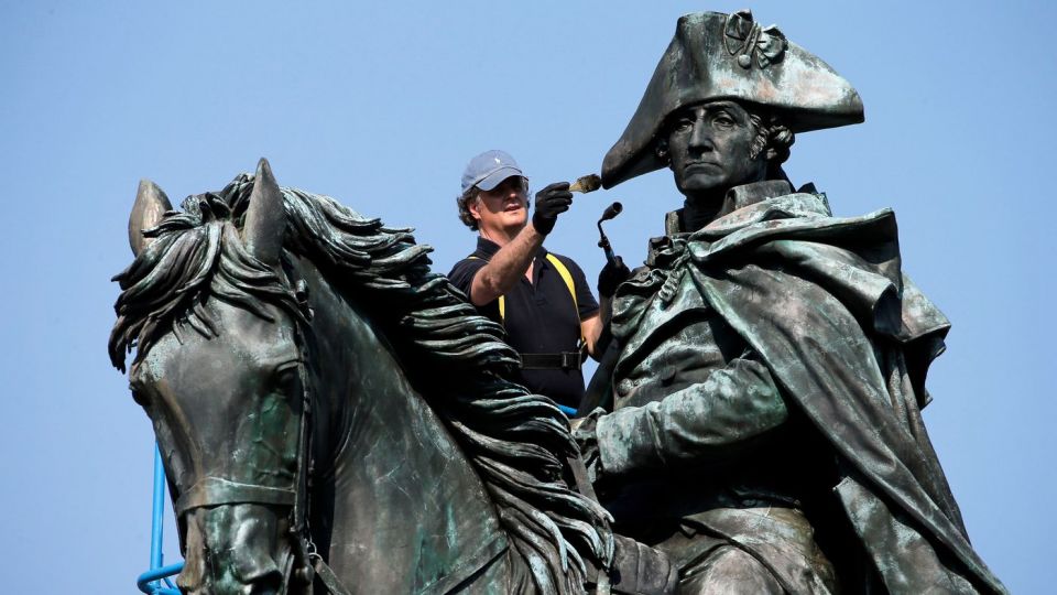 الحماقة في واشنطن تضعف سياستها الخارجية