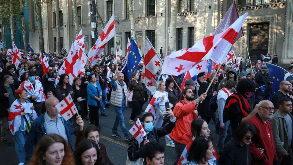 تبليسي... مشاكلٌ داخلية متراكمة وتدخلٌ أوروبي واضح...