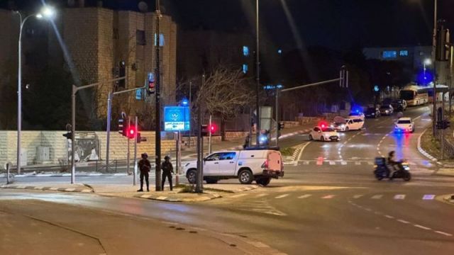 7 قتلى و15 مصاباً (كحصيلة أولية) لعملية فدائية شمال القدس وشرطة الاحتلال تصفها بـ&laquo;العملية الصعبة جداً&raquo;