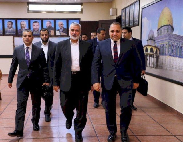 وفد حماس في القاهرة يبحث وقف الحرب وصفقة الأسرى وإدارة قطاع غزة