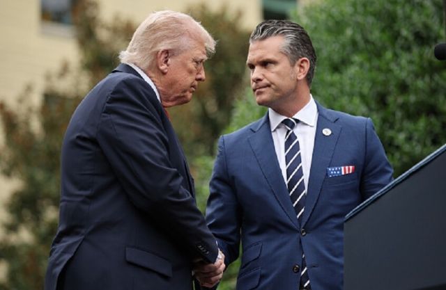 مصادر بالبيت الأبيض تزعم أن هذا سبب الاجتماع المفاجئ للبنتاغون