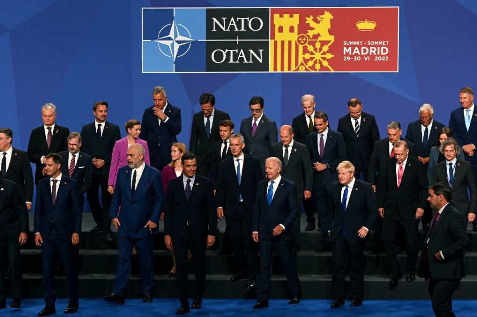 الناتو يبني جداراً فاصلاً بين أوروبا وروسيا!