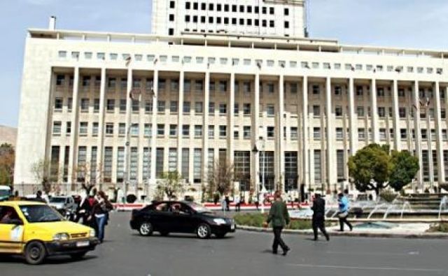 التقرير الاقتصادي النقابي:  إجراءات المصرف المركزي منفعلة وغير مستقرة (2–2)
