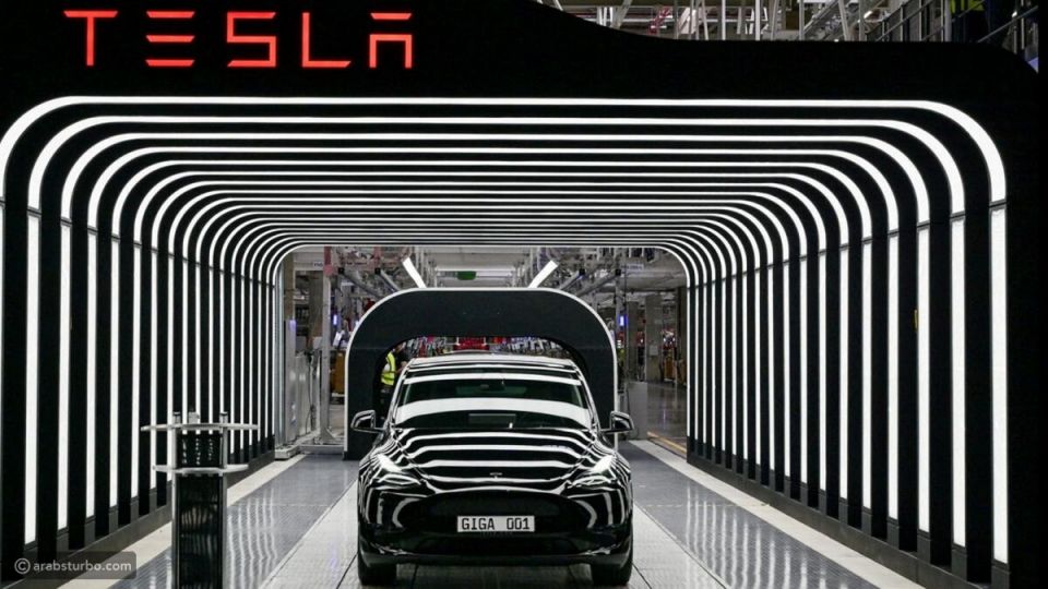ماسك يعتزم إنشاء مصنع لسيارات Tesla في إندونيسيا