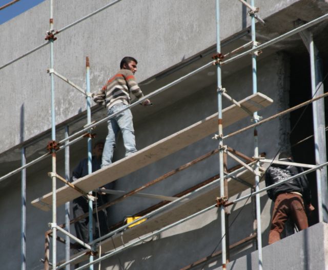 أين الزيادة لعمال القطاع الخاص؟؟