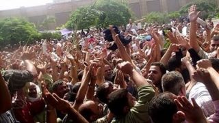 عمال مصنع سكر الفيوم يضربون عن العمل
