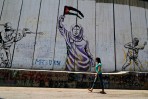 الولايات المتحدة توقف التحويلات المالية لأسر الشهداء الفلسطينيين
