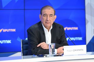 خلع الدولار عن عرشه العالمي.. إيذانٌ بانتهاء حقبة السيطرة الغربية
