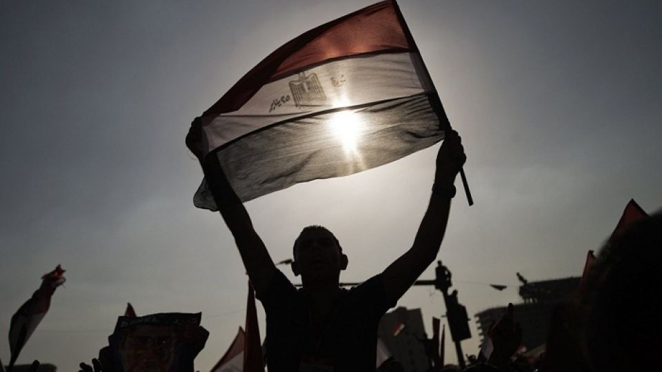 قبضات شعب مصر تدق جدران الخزان