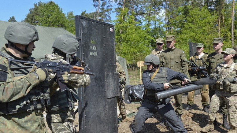 القوات الأمريكية تبدأ الشهر الحالي تدريب 6 كتائب للجيش الأوكراني