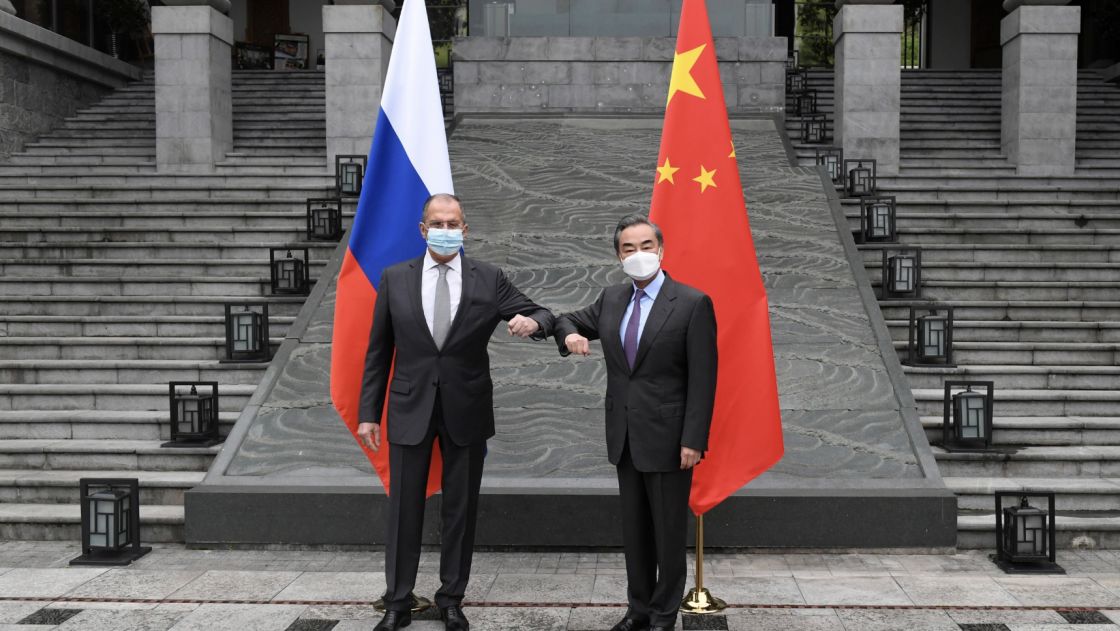 وحدة الحال الروسية الصينية في زمن انهيار القطب الواحد