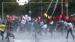 استمرار الاشتباكات بين الأمن التركي والمتظاهرين الأكراد