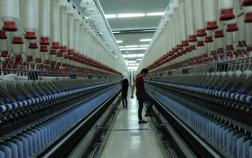 إنقاذ التصنيع المحلي في مواجهة مدّ الاستيراد... الألبسة مثالاً