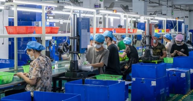 كيف ينتهي الاحتكار: التصدّع والتكيّف وإعادة التشكيل