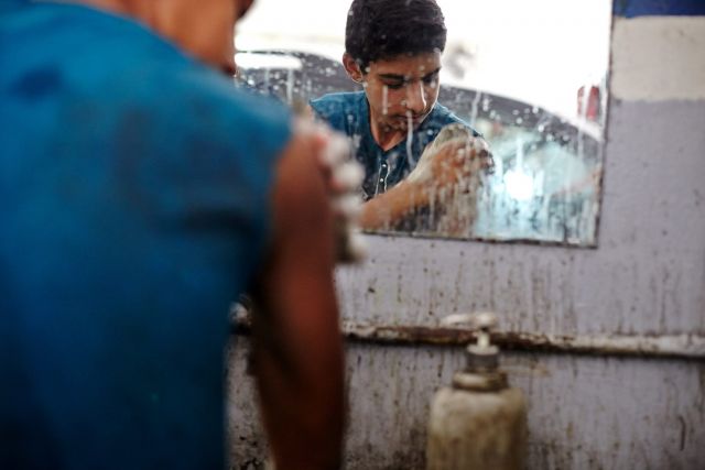 هل يكفي التنظير الحكومي لحمايتهم: أكبادنا (يأركلون)...ويتسولون ..