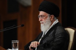 خامنئي يدعو إلى تسليح الفلسطينيين