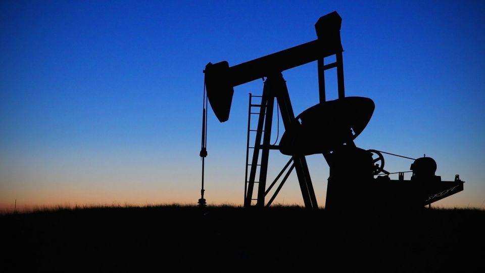 النفط يتراجع بفعل صادرات الولايات المتحدة
