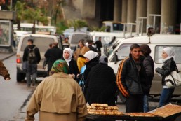 بين الحكومة والعمال.. كلام لا يُسمن ولا يغني عن جوع!