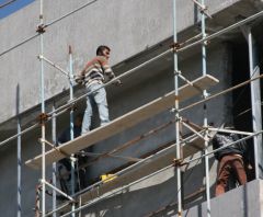 حكاية معمل وعمال في الحصار
