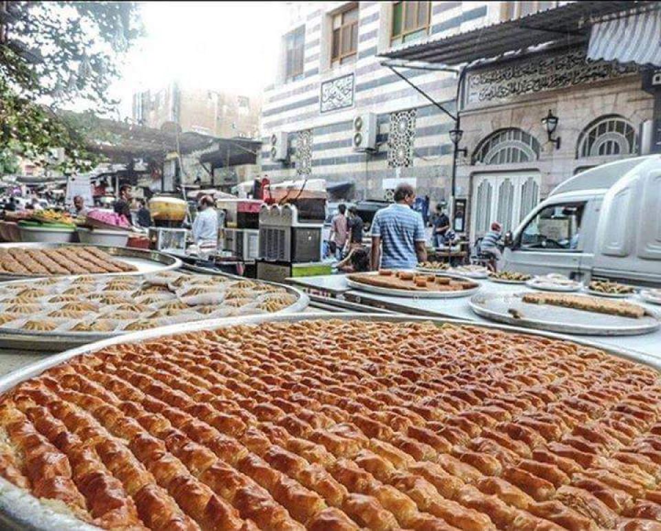 حال عمال الحلويات