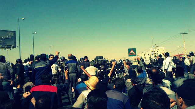 العمال دخلوا إضراباً عن العمل وتعهدوا بتنظيم احتجاجات واسعة يوم الجمعة