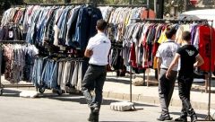 (طاقة فرج) تُغْلَق في وجه السوريين.. (التجارة الخارجية) تنهي (البالة)..!