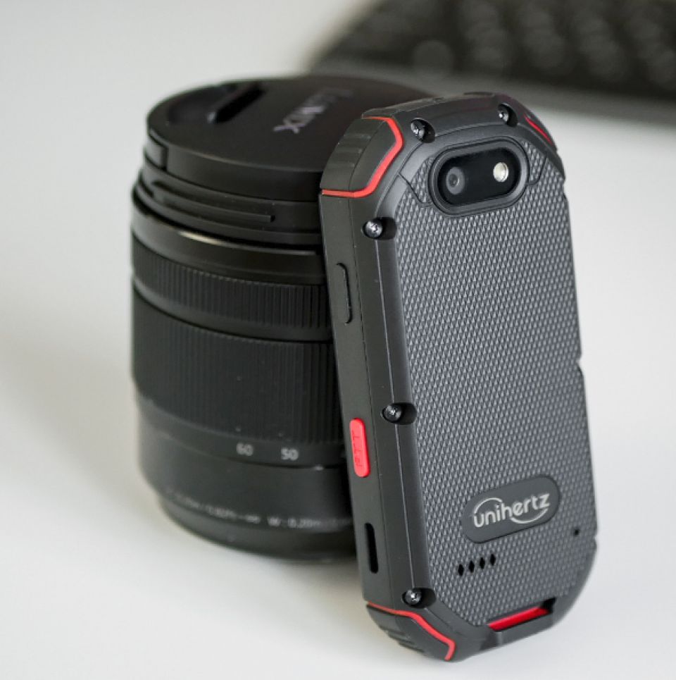 أصغر &laquo;الهواتف المدرعة&raquo; في العالم