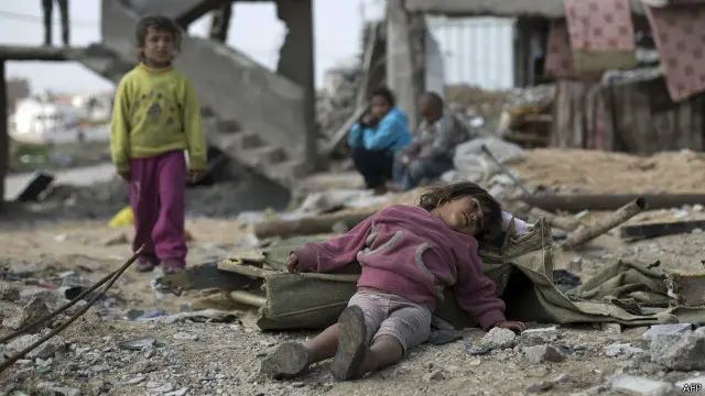 غزة: 10 آلاف رضيع في خطر بسبب حظر الاحتلال للمساعدات إضافة للقصف