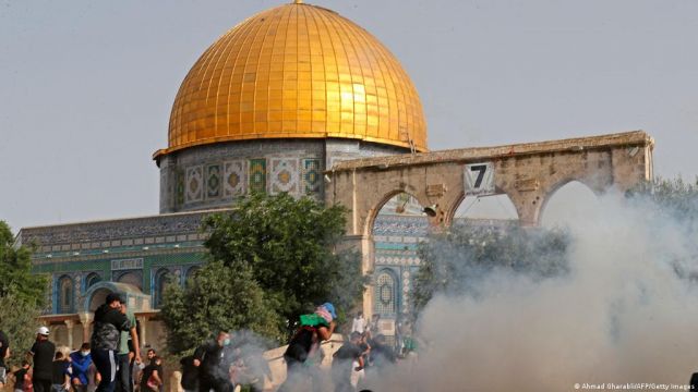 إصابات فلسطينية بينها في الوجه في عدوان الاحتلال على الأقصى
