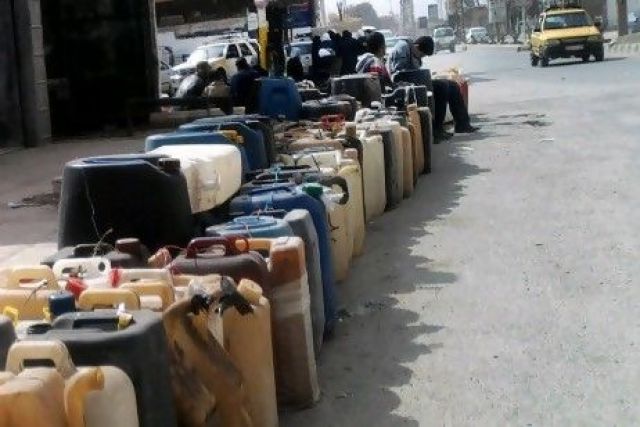 رئيس نقابة عمال النفط يناطح مافيا المحروقات  400 مليون ليتر من المازوت وُزّعت.. وخسائر بالمليارات