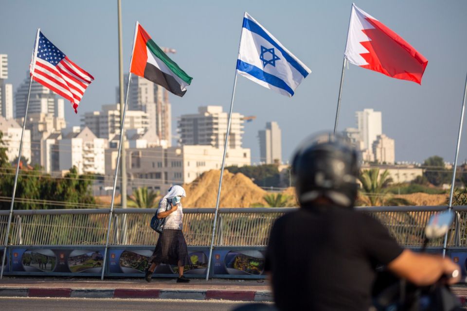 وزير الحرب الصهيوني يصل البحرين عبر الأجواء السعودية علناً