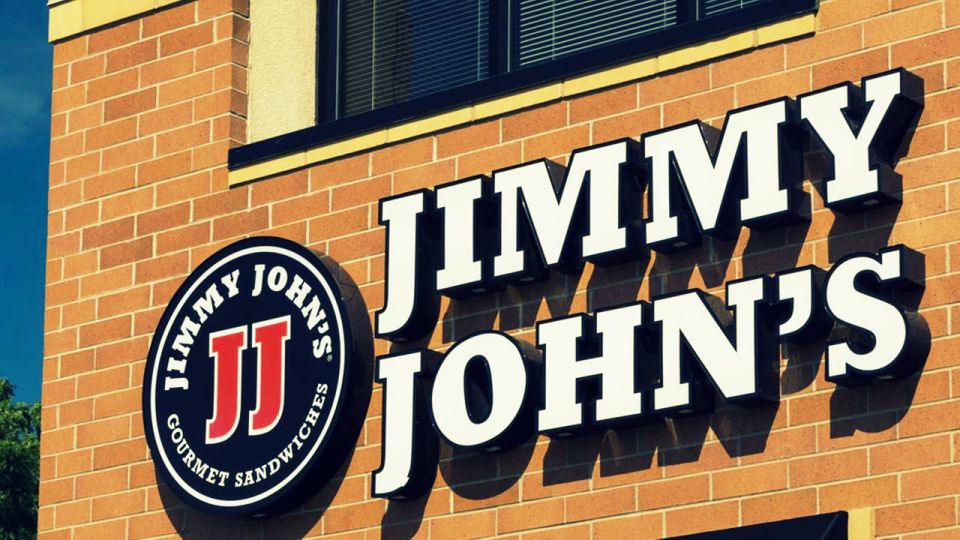 طردت الشركة ستّة عمال منظمين نقابياً لأنهم أظهروا &laquo;عدم ولاء&raquo; من خلال توزيعهم بوسترات إعلانية عام 2011 تظهر بأنّ الشركة تبيع طعاماً غير صحي