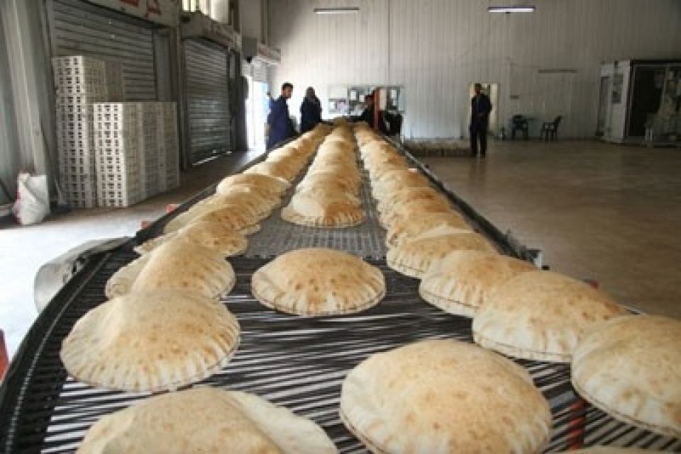 لمصلحة من تسريح العمال في مخبز ديرحافر