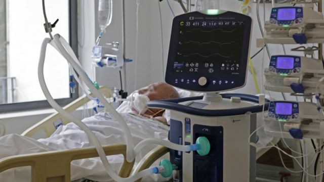 المشافي الخاصة تشكو الضريبة... مؤشرٌ جديد على ضرورة استعادة الدور الحيوي للقطاع العام