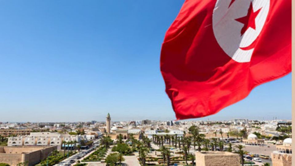 تونس: توتر بين اتحاد الشغل وسعيّد بسبب سياسات تقوض حقوق العمال وتحذير من كارثة اقتصادية