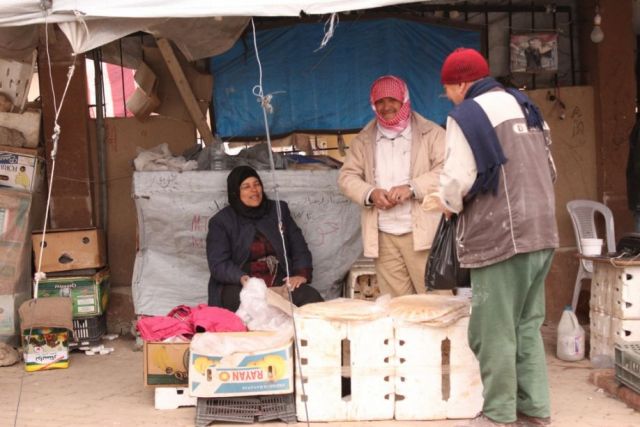الاقتصاد السياسي لتخفيض قيمة الليرة! (فقر السوريين ربح لمستثمر الغد)