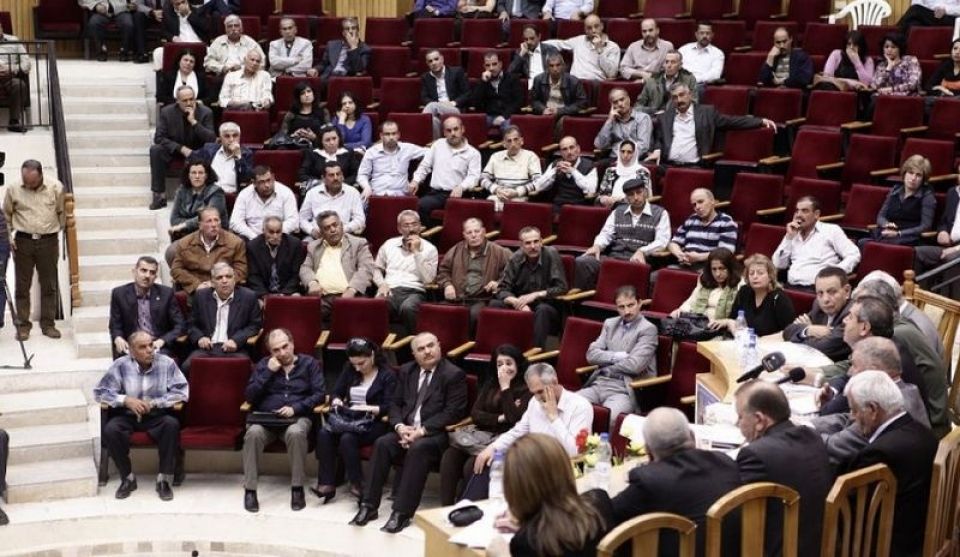 رواتبنا لا تكفي 10 أيام... &laquo;كِيف بدنا نعيش&raquo;؟