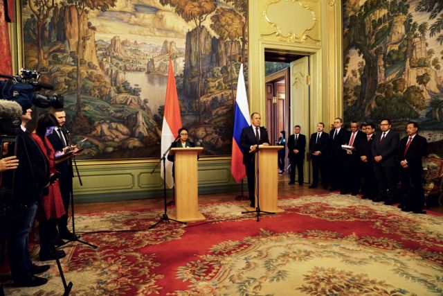 موسكو تستدعي السفير البريطاني: زمن الإمبريالية ولّى