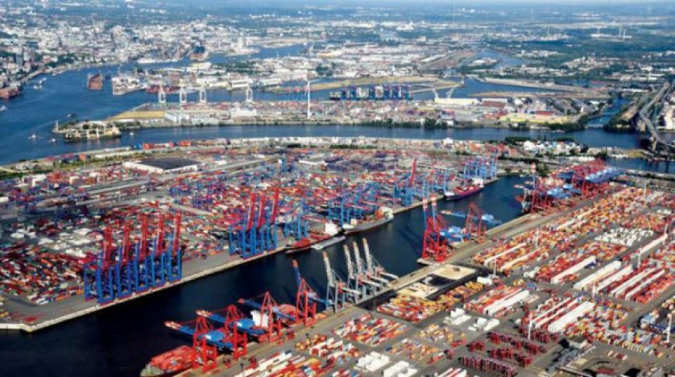 الفائض التجاري الألماني قد يتحول إلى مشكلة لبرلين