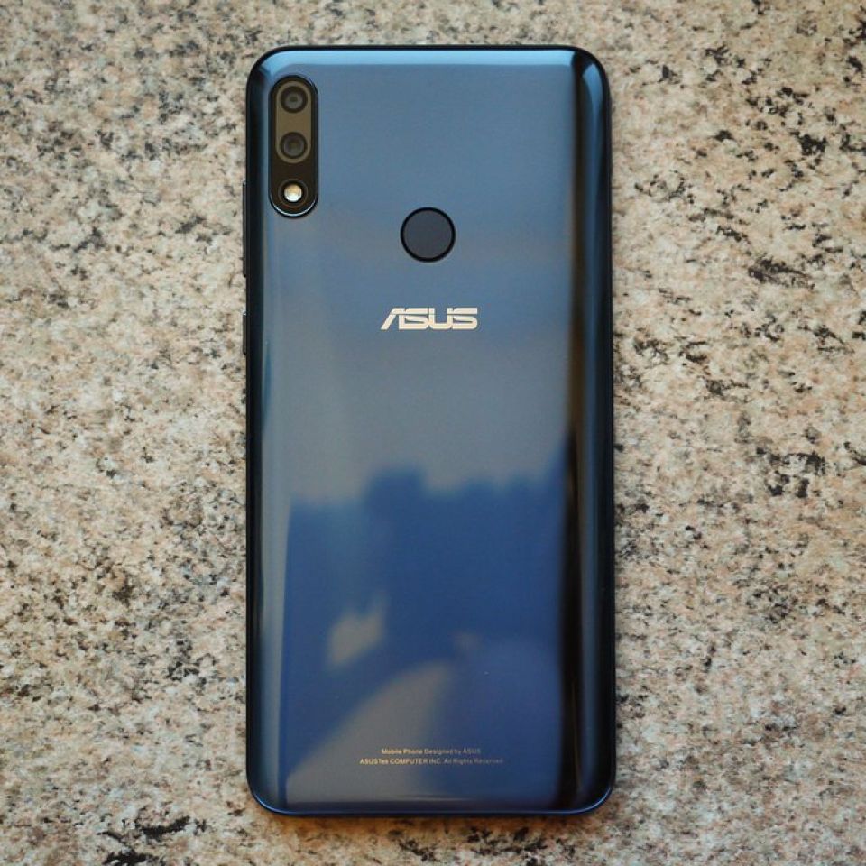 أبرز مواصفات هاتف آسوس الجديد