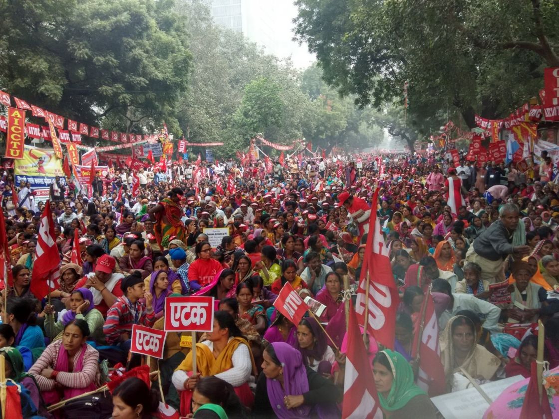 إضراب عمالي هندي واسع ضد قوانين العمل